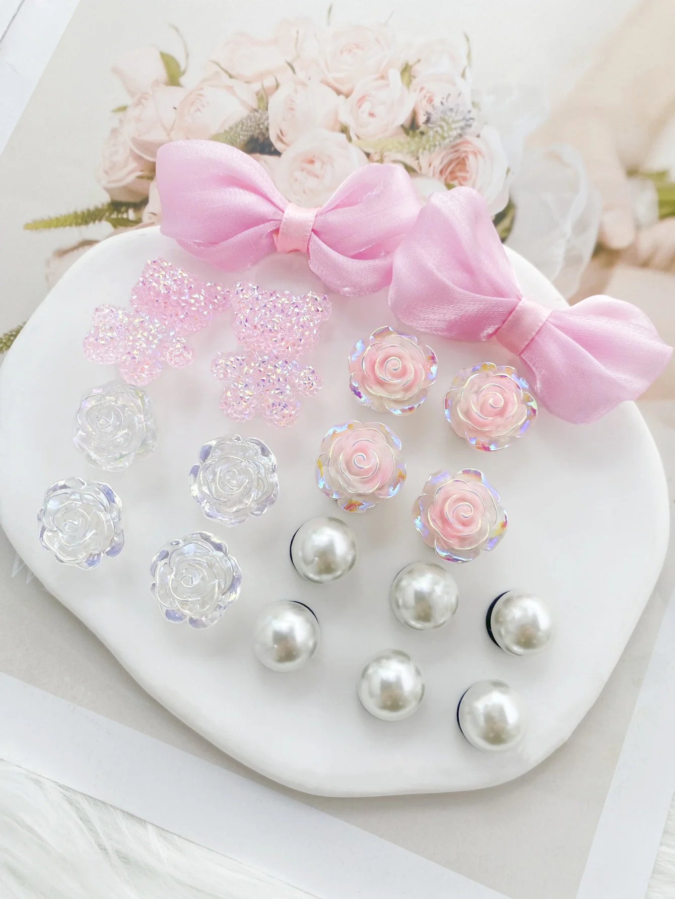 Lot de 18 Charms Rose, Nœuds & Perles ABS – Décorations Sacs de Plage